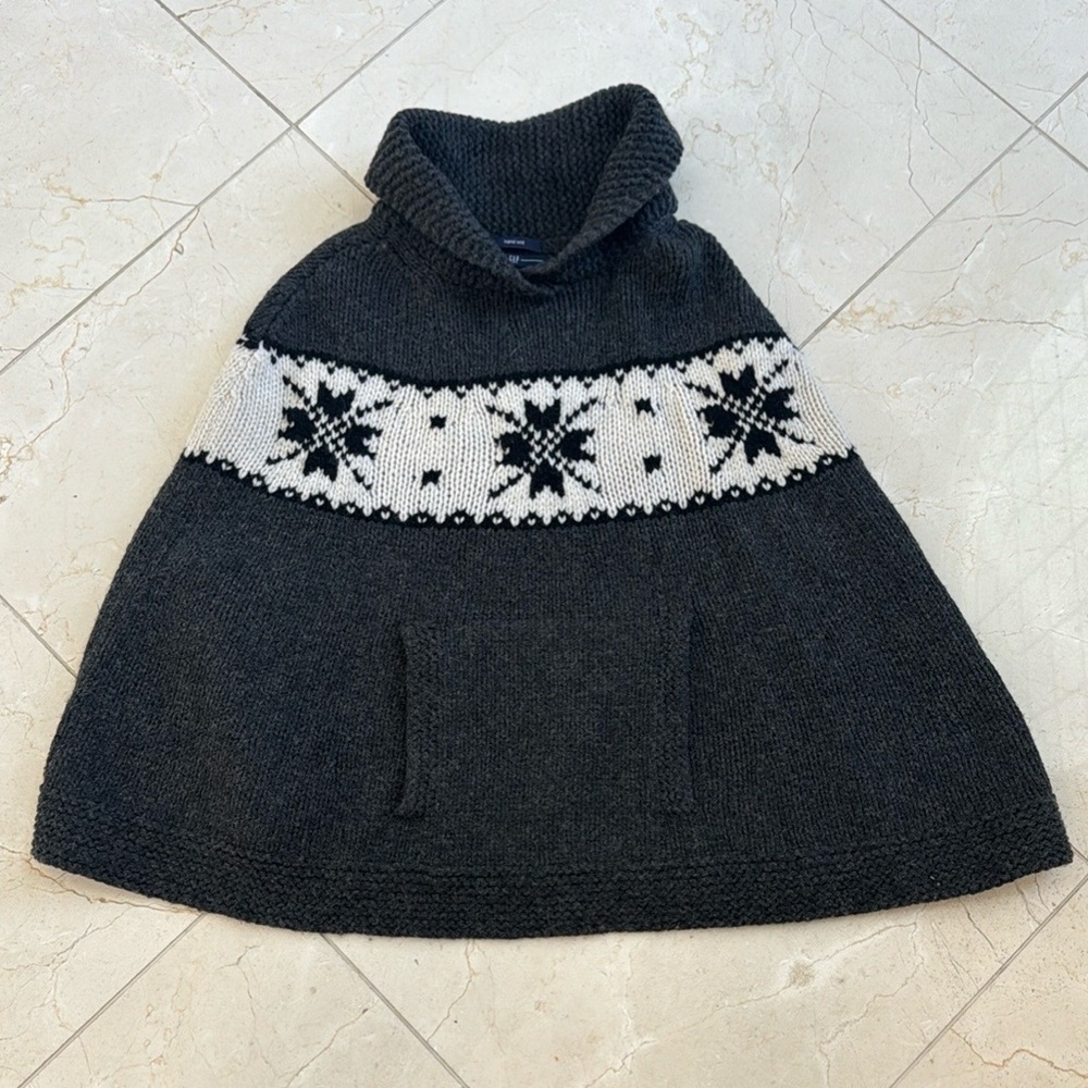 GAP Vintage Hand Knit 100% Lambswool Charcoal Gray Cape M/L
